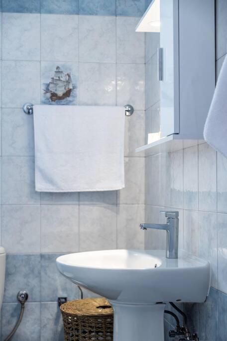 T Apartment Тинос Екстериор снимка